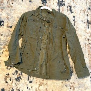 Women’s REI army green cargo style light jacket